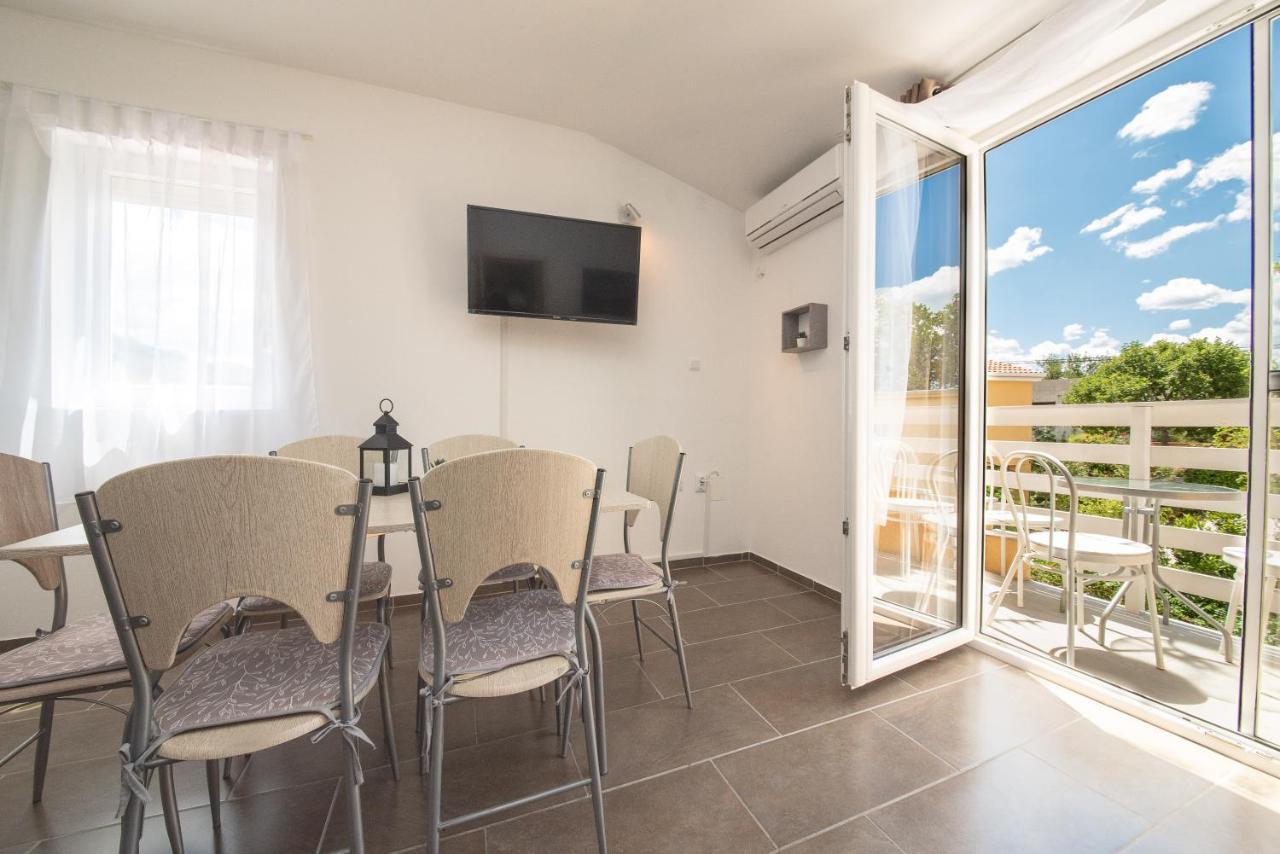 Apartmani Manita Paklenica سيلين المظهر الخارجي الصورة