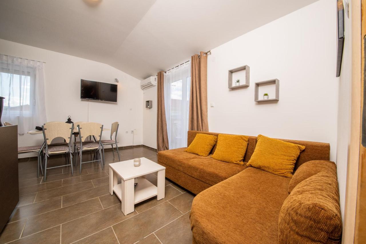 Apartmani Manita Paklenica سيلين المظهر الخارجي الصورة